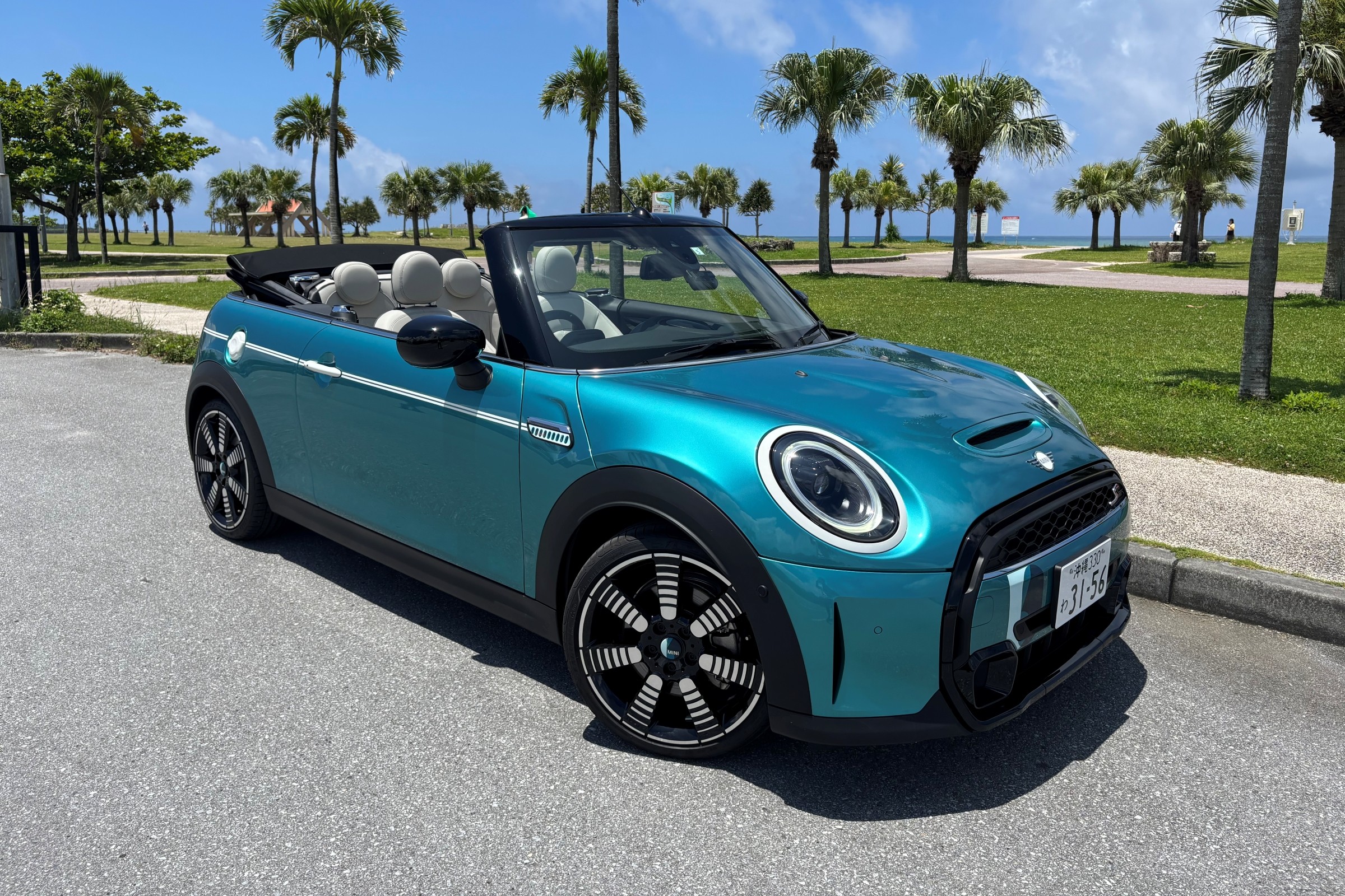 【2023年式】カリビアンアクアが映える♪*シーサイドエディション*4人乗りオープンカー♪白レザー