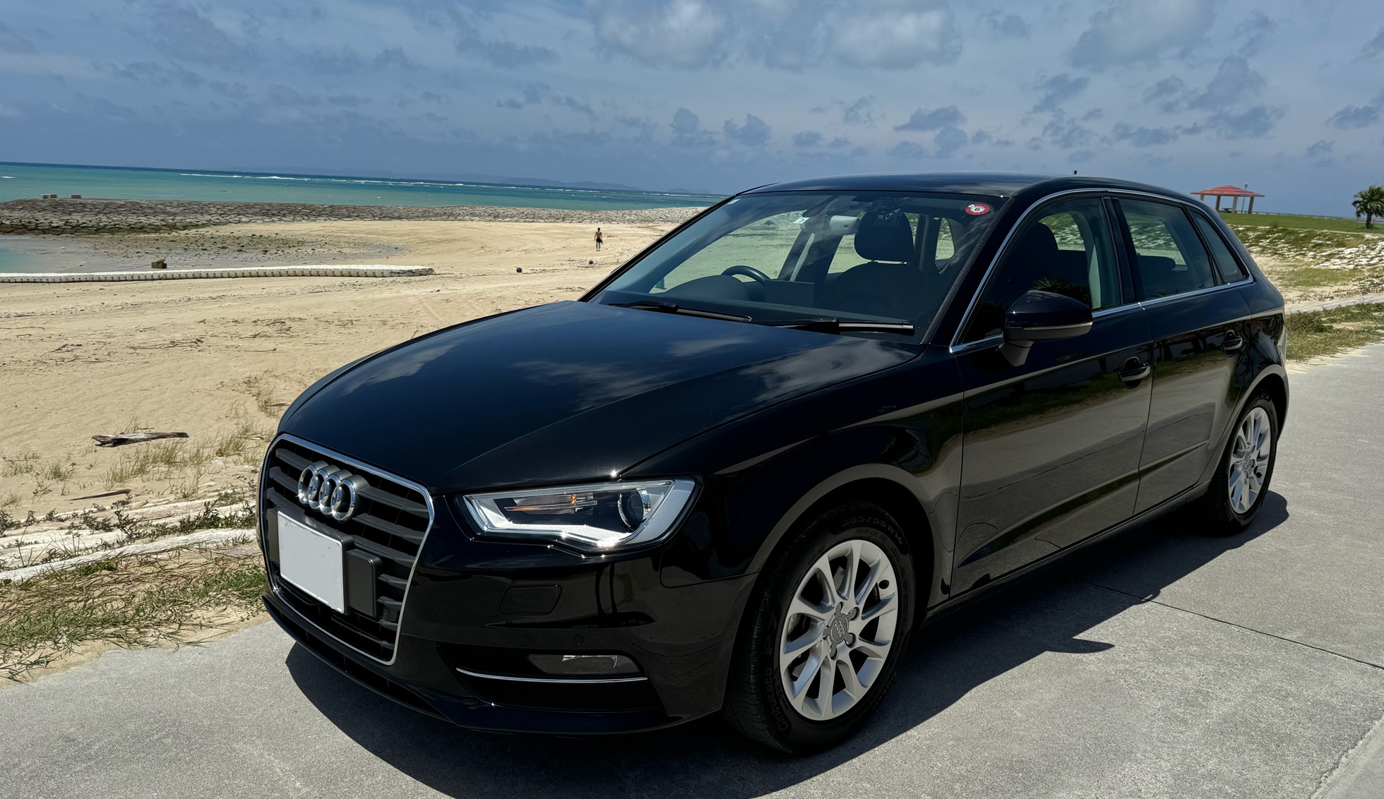 アウディ・ワゴン・ブラック■沖縄本島那覇支店　那覇空港・モノレール小禄駅■