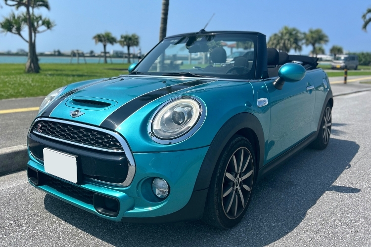 【空港送迎付き】ミニクーパー｜4人乗り｜沖縄でしか味わえないオープンカーお得で大人気のプラン！1-2
