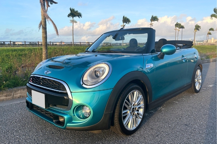 【空港送迎付き】ミニクーパー｜4人乗り｜沖縄でしか味わえないオープンカーお得で大人気のプラン！1-4